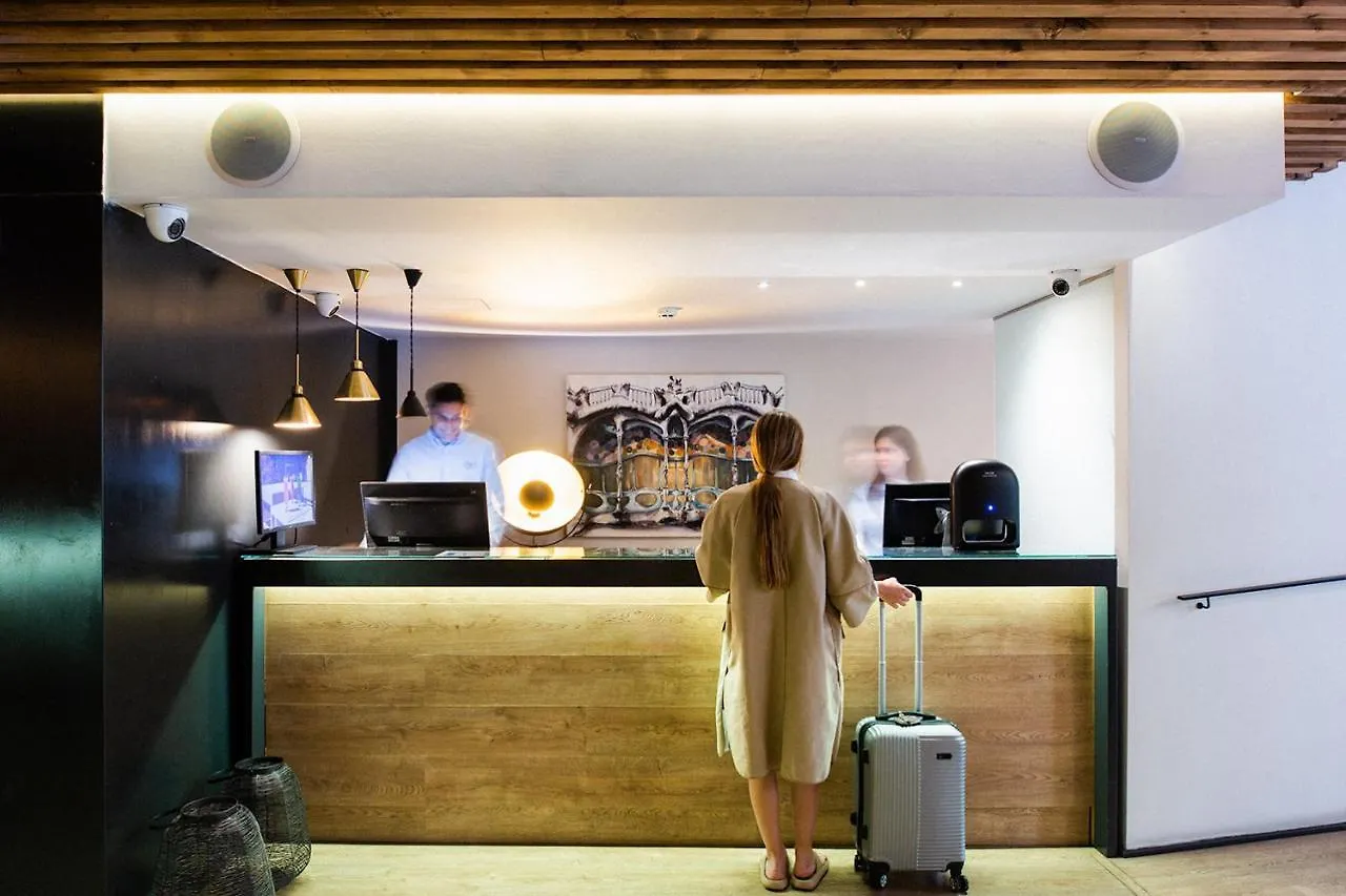 ****  Hotel Well And Come Barcelona Spain